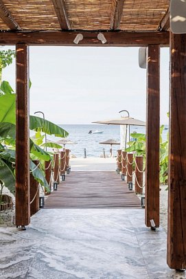 Royal Hotel and Suites - Olivo Beach-Bar