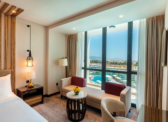 Millennium Resort Salalah - Wohnbeispiel Premium Pool View Balcony (Zimmercodierungen UM1, UM2 & UM3)