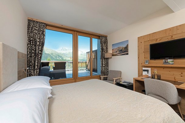 Nira Alpina - Wohnbeispiel Doppelzimmer Corvatsch (Zimmercodierungen DB2 & EB2)