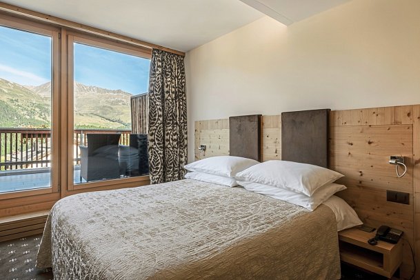 Nira Alpina - Wohnbeispiel Doppelzimmer Corvatsch (Zimmercodierungen DB2 & EB2)