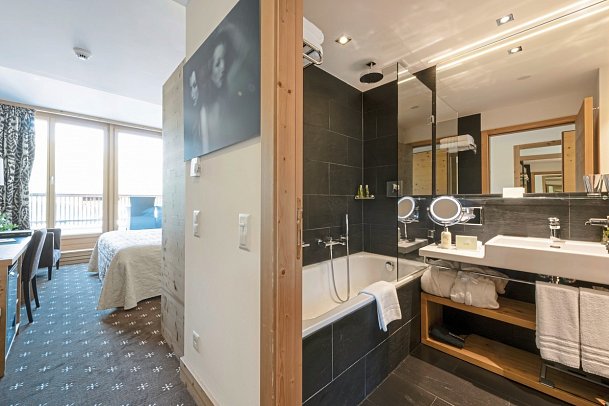 Nira Alpina - Wohnbeispiel Doppelzimmer Corvatsch (Zimmercodierungen DB2 & EB2)