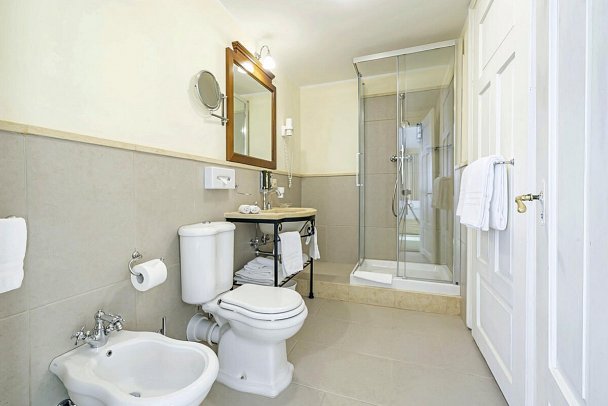 Hotel Reine Victoria - Wohnbeispiel Familienzimmer (Zimmercodierung FB1)