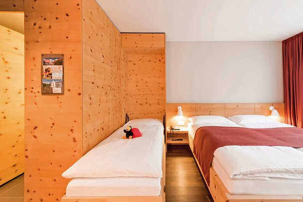 Schweizerhof Sils Maria, a Faern Collection Hotel - Wohnbeispiel Dreibettzimmer (Zimmercodierung TB1)