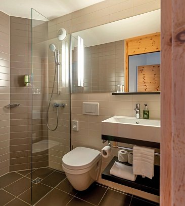 Schweizerhof Sils Maria, a Faern Collection Hotel - Wohnbeispiel Dreibettzimmer (Zimmercodierung TB1)