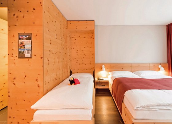 Schweizerhof Sils Maria, a Faern Collection Hotel - Wohnbeispiel Dreibettzimmer (Zimmercodierung TB1)
