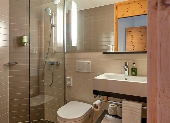 Schweizerhof Sils Maria, a Faern Collection Hotel - Wohnbeispiel Dreibettzimmer (Zimmercodierung TB1)