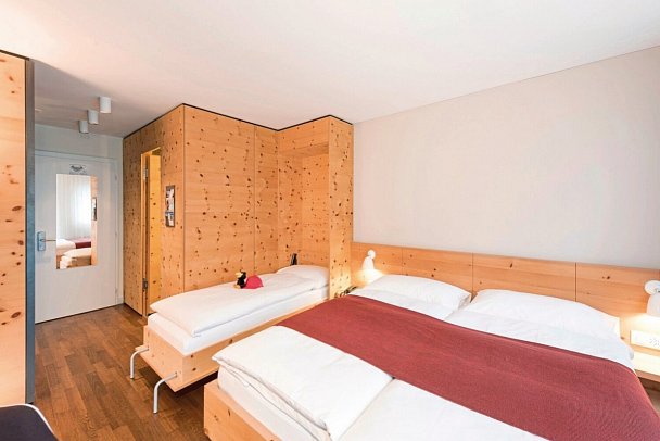 Schweizerhof Sils Maria, a Faern Collection Hotel - Wohnbeispiel Dreibettzimmer (Zimmercodierung TB1)