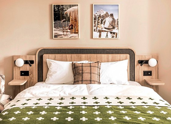 Altein Arosa, a Faern Collection Resort - Wohnbeispiel Doppelzimmer (Zimmercodierungen UDB, DB1 & DB2)