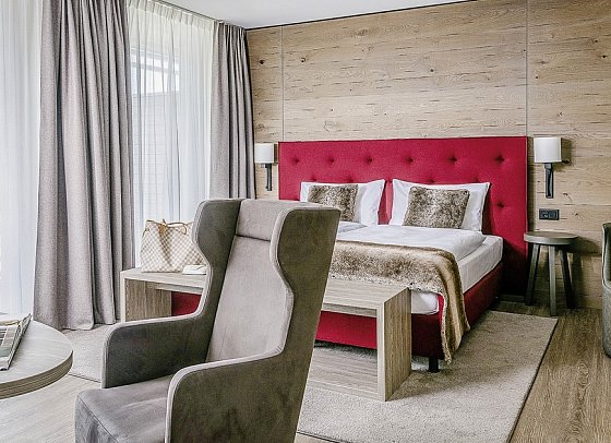 AMERON Davos Swiss Mountain Resort - Wohnbeispiel Juniorsuite Standard (Zimmercodierung JG1)