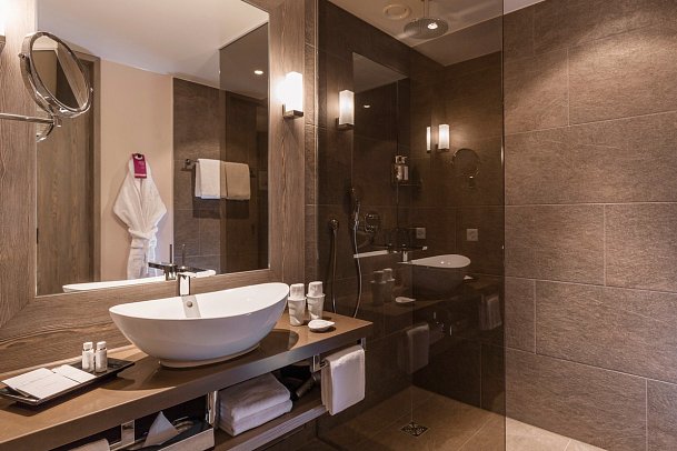 AMERON Davos Swiss Mountain Resort - Beispiel Bad (Zimmercodierungen DF1, DG1, DM1 & JG1)