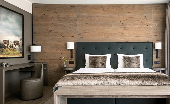 AMERON Davos Swiss Mountain Resort - Wohnbeispiel Juniorsuite Standard (Zimmercodierung JG1)