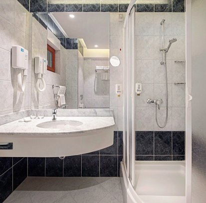 Tamaris Aparthotel - Beispiel Bad Wohnbeispiel Appartement 1 Schlafzimmer Meerblick (Zimmercodierung AB2)