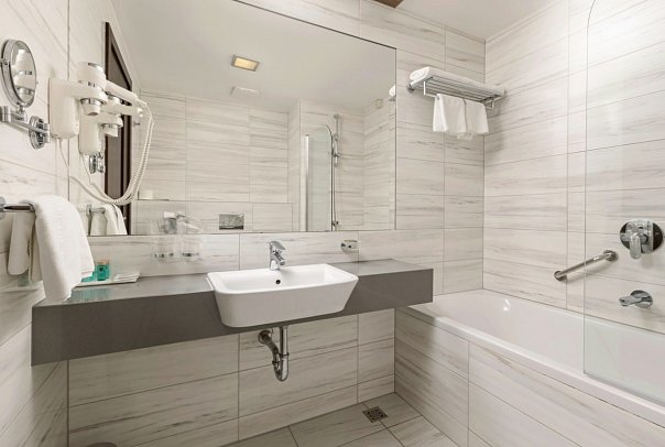 Hotel Park Makarska - Beispiel Bad Doppelzimmer Standard (Zimmercodierung DG3)