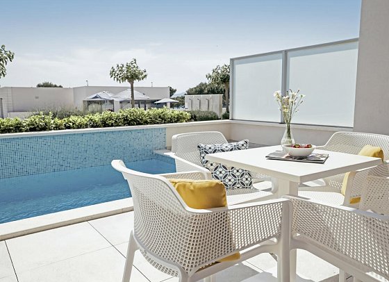 Romana Beach Resort - Beipiel Terrasse Appartement 1 Schlafzimmer Meerblick (Zimmercodierung A1M)