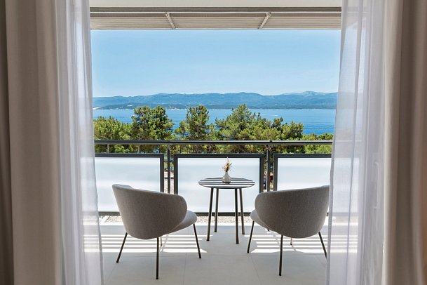 Bluesun Hotel Elaphusa - Beispiel Balkon Doppelzimmer Superior Meerseite Balkon (Zimmercodierung DSC)