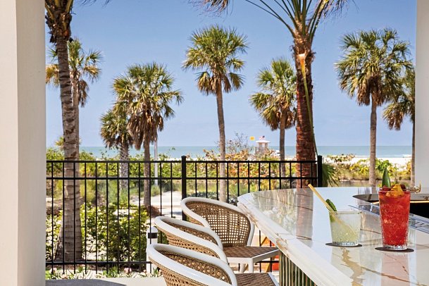 Cirque St. Armands Beachside