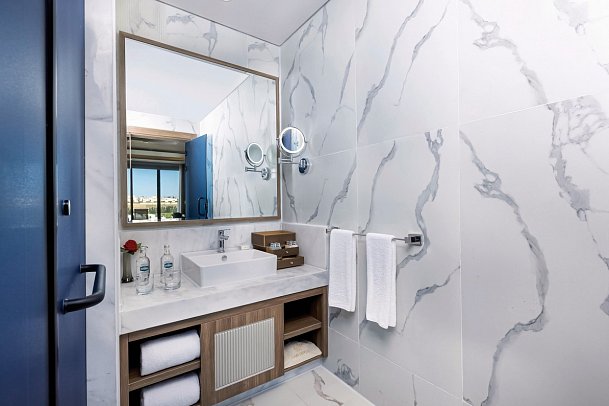 Rixos Radamis Sharm El Sheikh - Beispiel Bad Doppelzimmer Superior Meerseite (Zimmercodierungen DSC & DCO)
