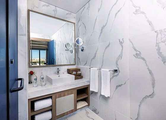 Rixos Radamis Sharm El Sheikh - Beispiel Bad Doppelzimmer Superior Meerseite (Zimmercodierungen DSC & DCO)