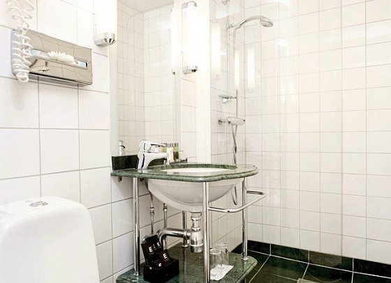 Elite Palace Hotel - Beispiel Bad (Zimmercodierungen DB1 & DG1)