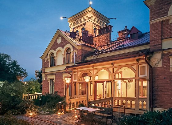 Hotel J