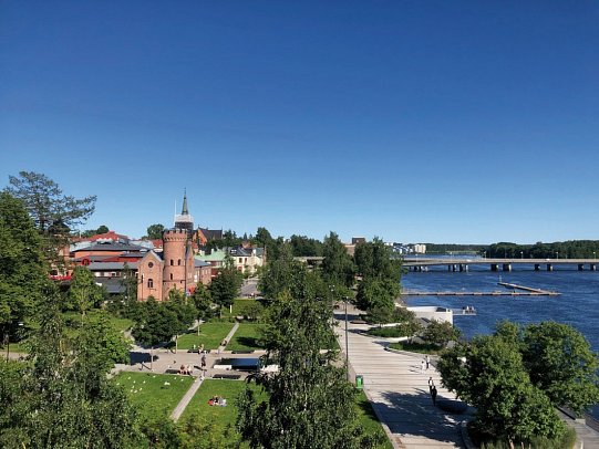 Natur pur – Nordschwedens Traumstraßen - Umea Uferpromenade