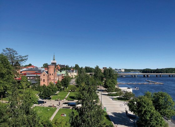 Natur pur – Nordschwedens Traumstraßen - Umea Uferpromenade
