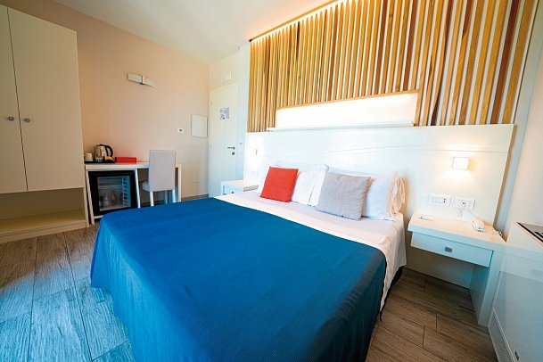 Sentido Michelizia Tropea Resort - Wohnbeispiel Doppelzimmer Meerblick (Zimmercodierung D1M)