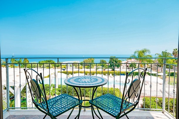Sentido Michelizia Tropea Resort - Wohnbeispiel Doppelzimmer Meerblick (Zimmercodierung D1M)