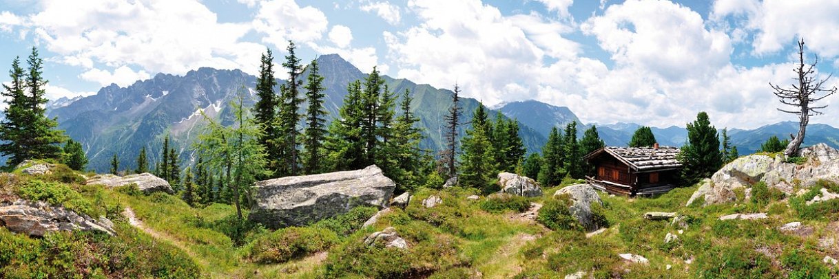 Nationalpark & Gletscherwelten - Bergpanorama mit Almhütte