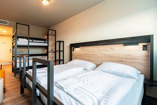 harry’s home Salzburg - Wohnbeispiel Familienzimmer (Zimmercodierung FB1)