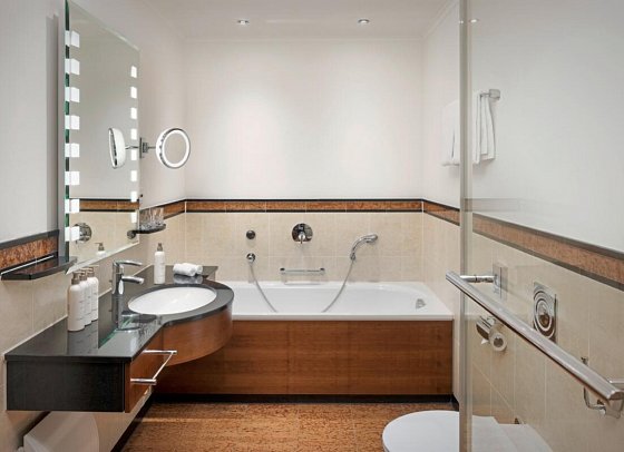 Arabella Jagdhof Resort am Fuschlsee, a Tribute Portfolio Hotel - Beispiel Bad (Zimmercodierungen DF1, DS1 & JB1)