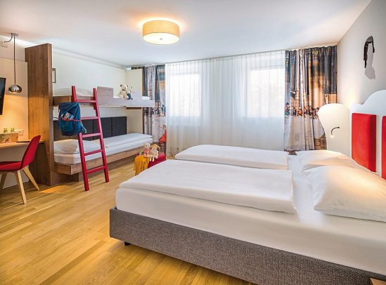JUFA Hotel Salzburg - Wohnbeispiel Familienzimmer (Zimmercodierung FB1)
