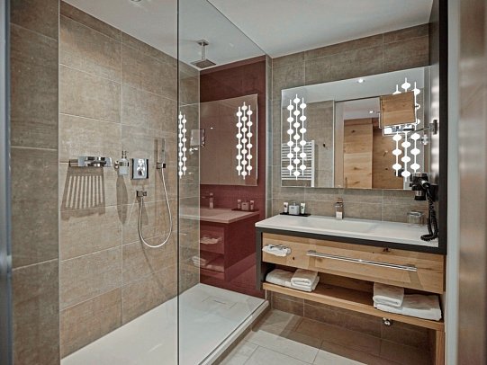 Sporthotel Wagrain - Beispiel Bad Doppelzimmer Deluxe (Zimmercodierung DD1)