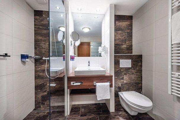 Hotel PALACE Bad Hofgastein - Wohnbeispiel Bad (Zimmercodierung DE1)