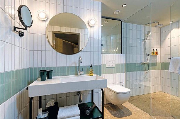 Urban Nature Bad Gastein – Badeschloss - Beispiel Bad Doppelzimmer Komfort (Zimmercodierung DF1)