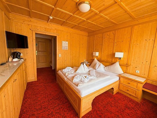 Latini - Wohnbeispiel Doppelzimmer Alpenrose (Zimmercodierung DG1)