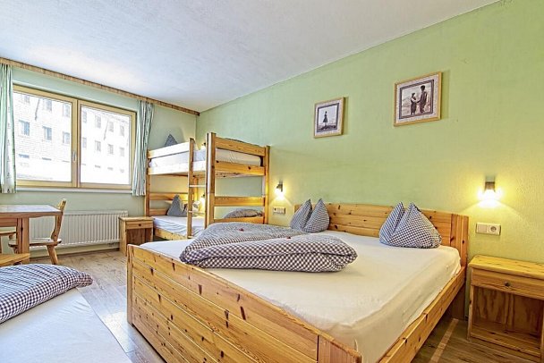 Berghotel Rudolfshütte - Wohnbeispiel Familienzimmer Granatspitz Nebengebäude (Zimmercodierung FBV)