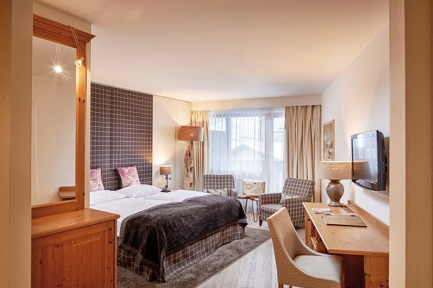 Das Alpenhaus Kaprun - Wohnbeispiel Doppelzimmer Alpenwohnen S (Zimmercodierungen DB1 & EB1)