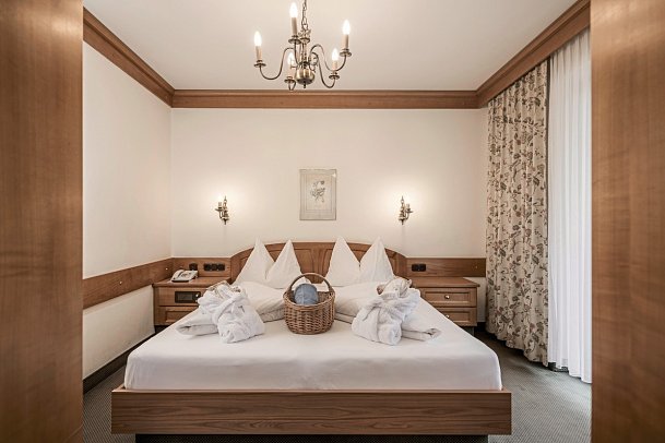 Alpina - Wohnbeispiel Doppelzimmer Klassik (Zimmercodierung DB1)