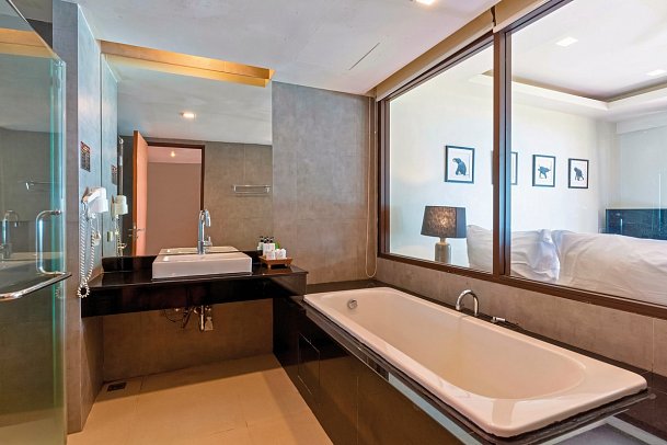 Kacha Resort & Spa Koh Chang - Badbeispiel Beachfront Chalet - Seaside Wing (Zimmercodierung BDO)