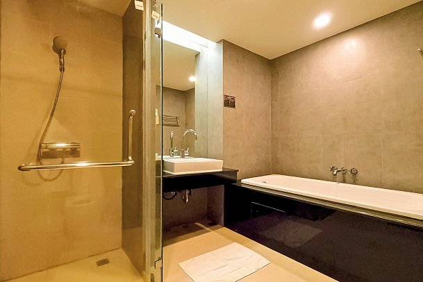 Kacha Resort & Spa Koh Chang - Badbeispiel Deluxe Chalet - Seaside Wing (Zimmercodierung BDC)