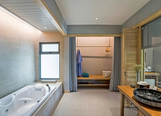 KC Grande Resort & Spa - Badbeispiel Beach Front Deluxe Villa (Zimmercodierung VDO)