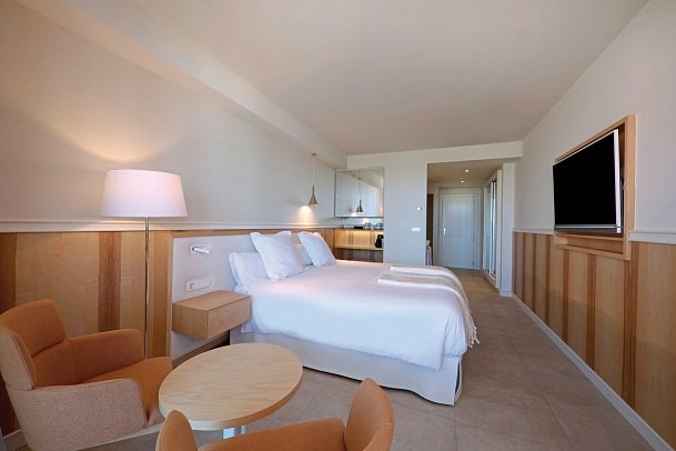 Iberostar Selection Anthelia - Wohnbeispiel Doppelzimmer seitl. Meerblick bevorzugte Lage (Zimmercodierungen D3N & D4N)