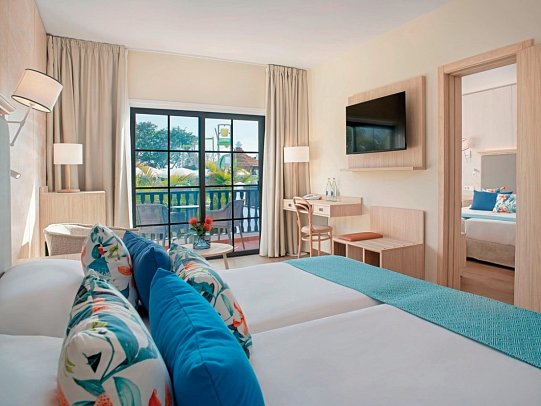 Jardín Tecina - Wohnbeispiel Familienzimmer mit Verbindungstür (Zimmercodierungen FV1 & FV2)