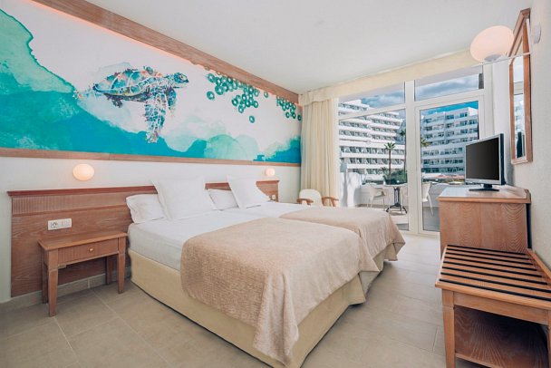 Iberostar Waves Las Dalias - Wohnbeispiel Doppelzimmer Poolblick Terrasse (Zimmercodierungen D3P & D4P)