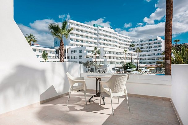 Iberostar Waves Las Dalias - Wohnbeispiel Familienzimmer Poolblick (Zimmercodierungen F1P & F2P)