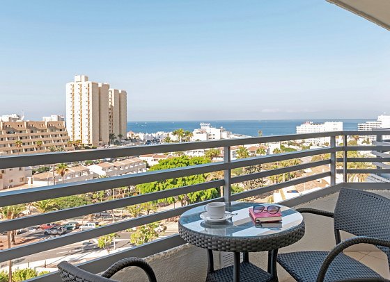 Olé Tropical Tenerife - Balkonbeispiel Doppelzimmer seitl. Meerblick (Zimmercodierungen D1N & D2N)