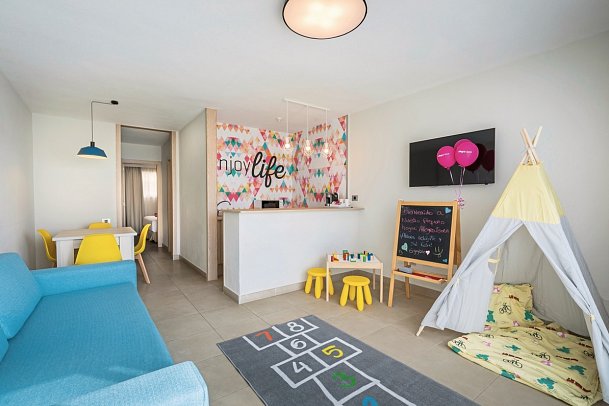 Allegro Isora - Wohnbeispiel Barcy Familienzimmer (Zimmercodierung AX1)