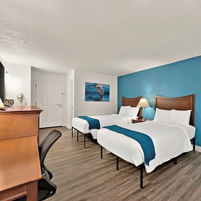 Paddletail Waterfront Lodge