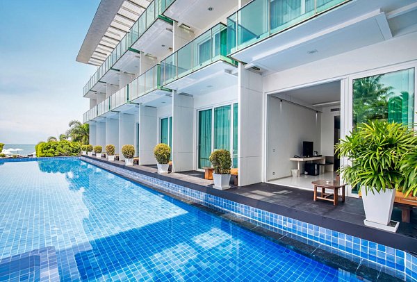 KC Beach Hotel Samui - Wohnbeispiel Deluxe Pool View (Zimmercodierung UDP)